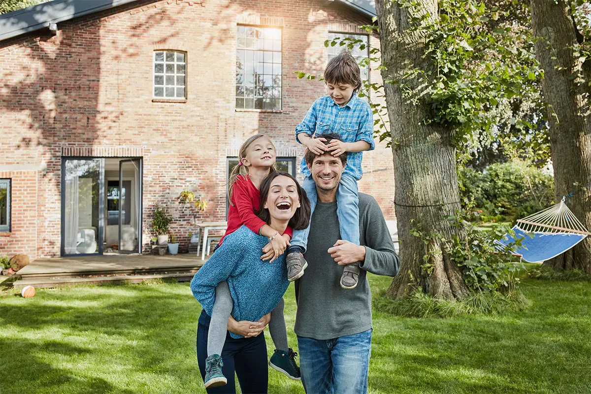 FamilyInFrontofHouse