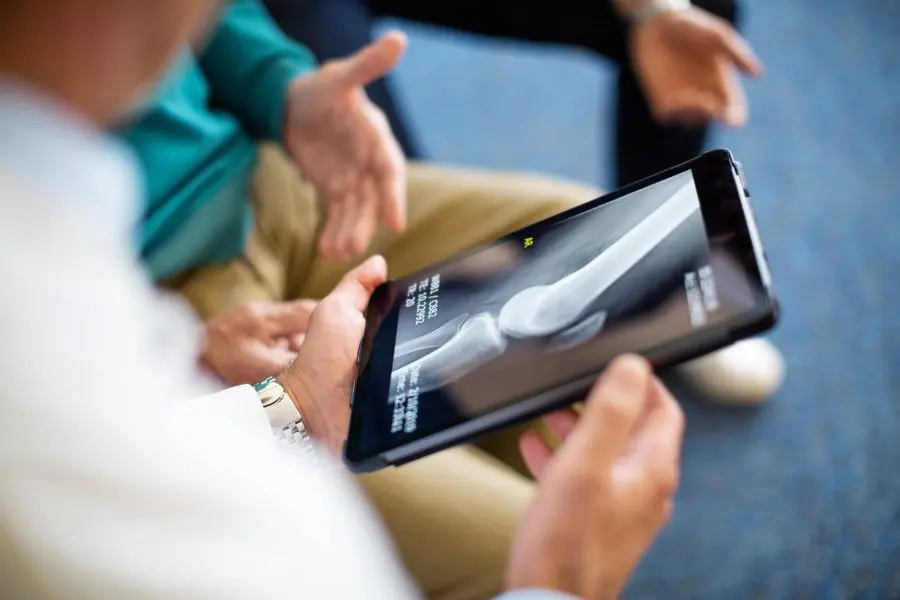 woman-paying-her-x-ray-with-her-health-savings-account