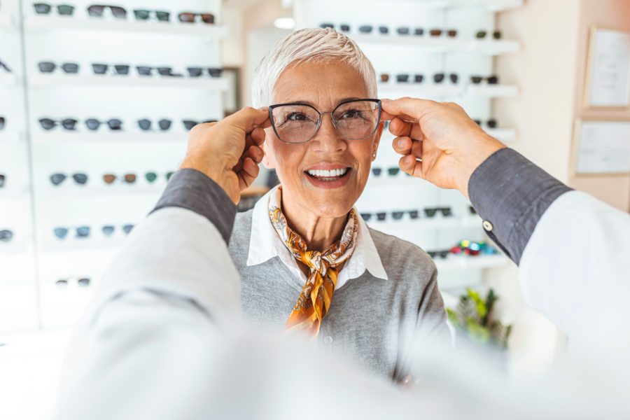 woman-using-fsa-and-hra-at-the-eye-doctor