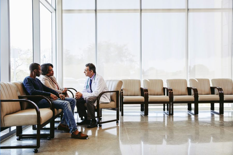 doctor-meeting-with-patients