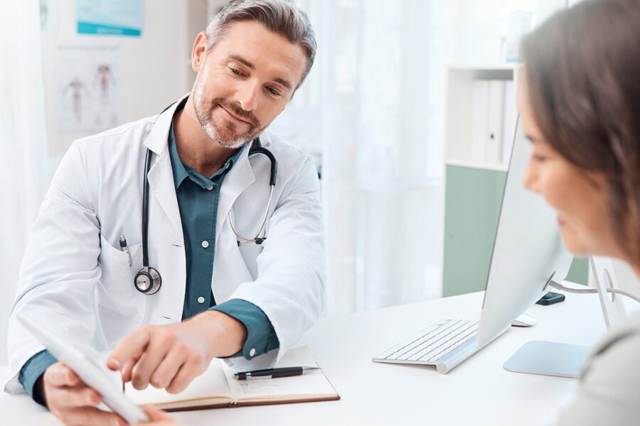 DoctorWithPatient