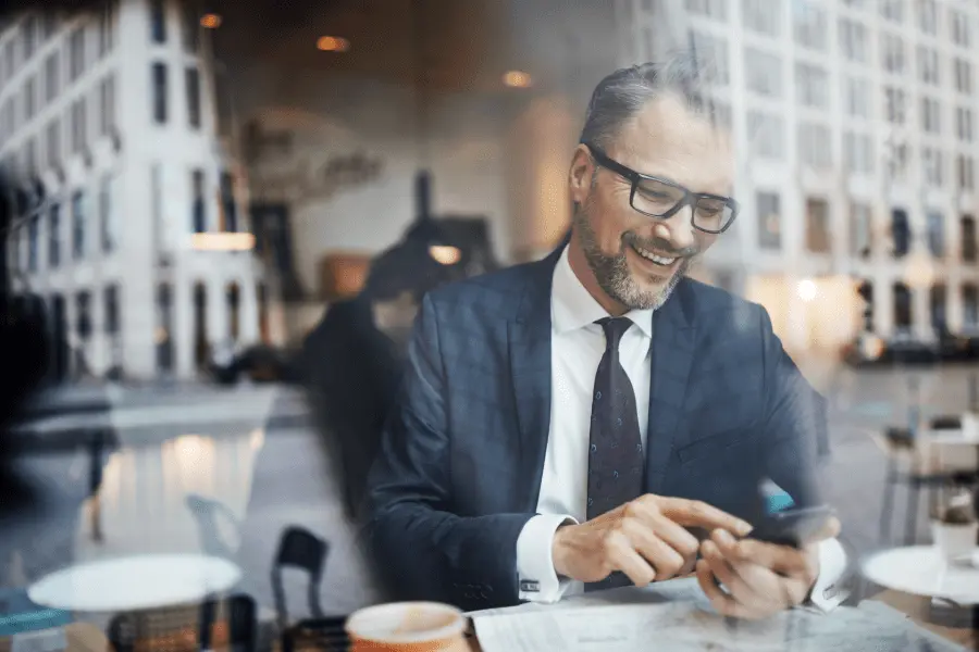 man-texting-insurance-broker-about-cyber-liability
