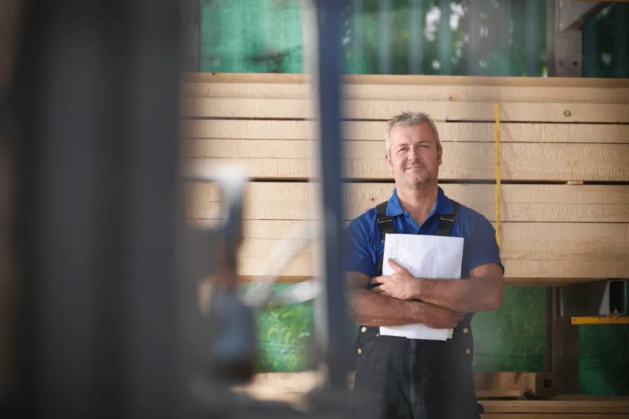 construction-worker-with-general-liability-coverage