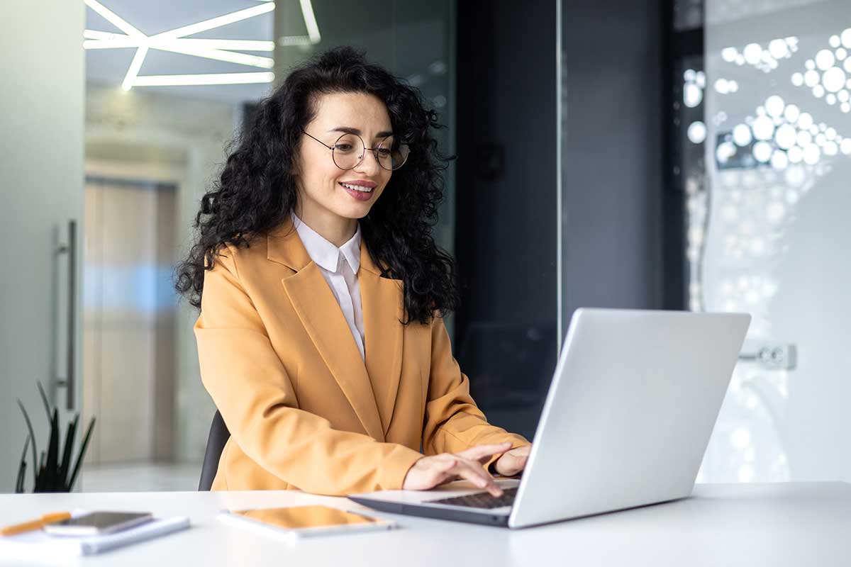 YoungEmployeeOnLaptop